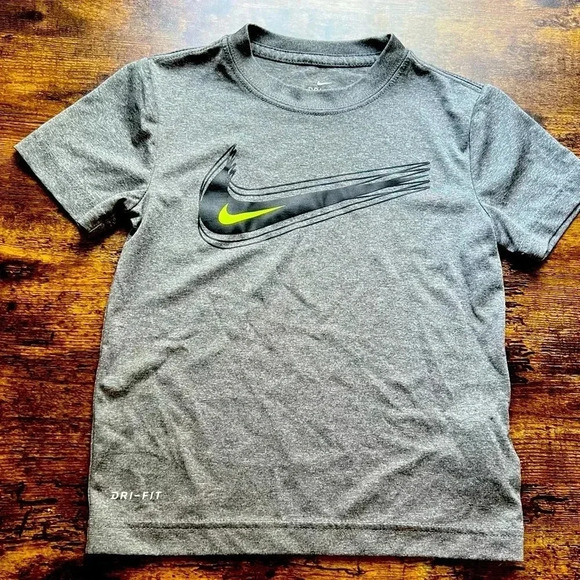 NIKE | youth boys Dri-Fit t-shirt. Size: 4-5yrs - Picture 1 of 9